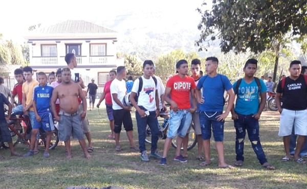 Dos hombres se matan en campo de fútbol de Olanchito