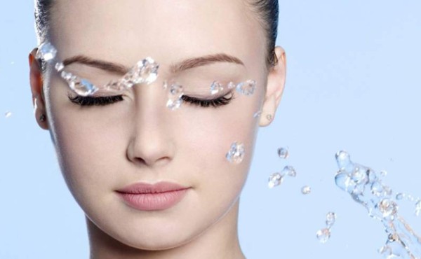 El agua micelar: Qué es, cómo usarla y para qué sirve