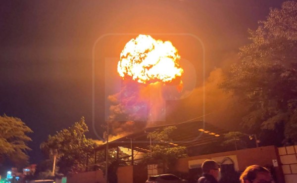 Incendio provoca grandes explosiones en Jardines del Valle de San Pedro Sula