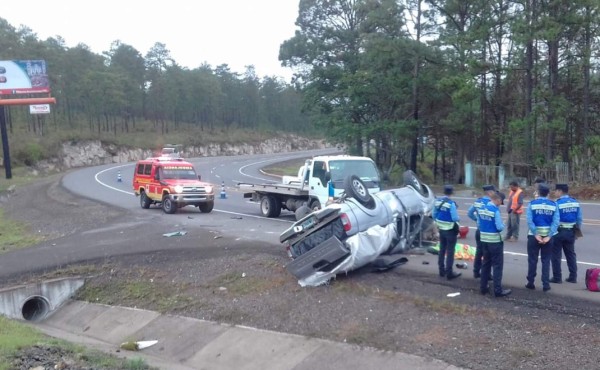 Un muerto y cuatro heridos deja accidente de carro cerca de peaje Zambrano