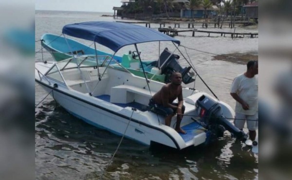 Rescatan a familia que había desaparecido en alta mar de Roatán  