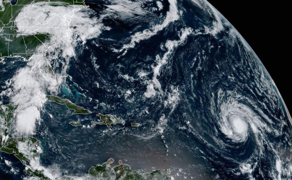 Irma vuelve a ser un huracán de categoría 3 en su ruta hacia el Caribe