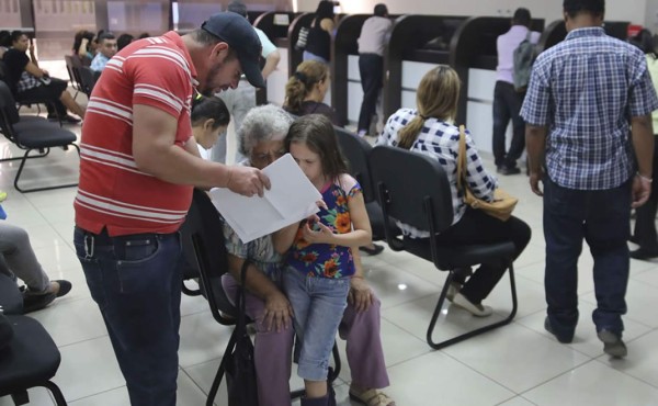 Analizan que 16,000 jubilados entren al IHSS