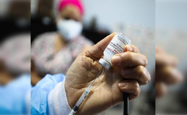 Honduras continuará vacunación cuando lleguen las 48,000 de Covax