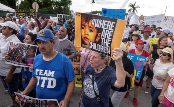 Joven hondureña trata de escapar de centro de detención en Florida