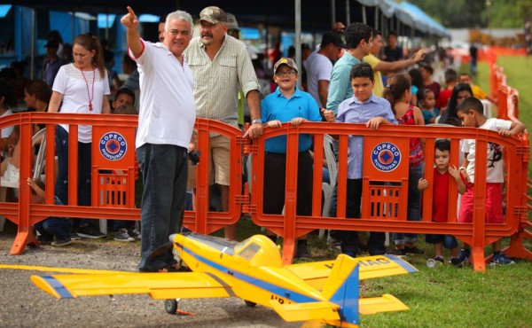 Adrenalina y entretenimiento en el show de aeromodelismo