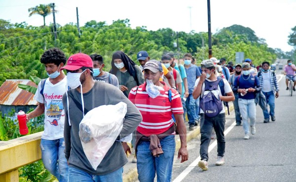 Familias completas integran nueva caravana de migrantes