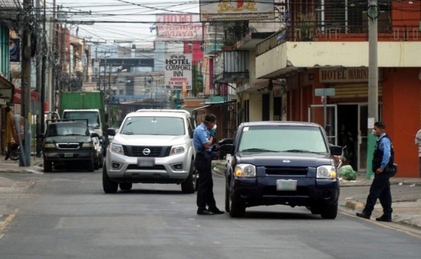 Juan Orlando Hernández pide a Sinager revisar circulación con placa vehicular