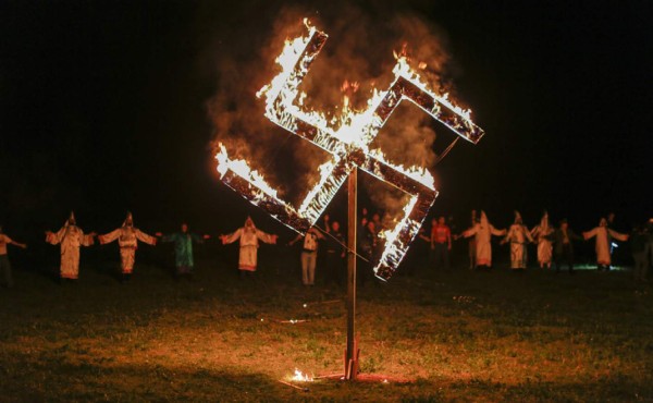 Supremacistas blancos ganan visibilidad en la era Trump