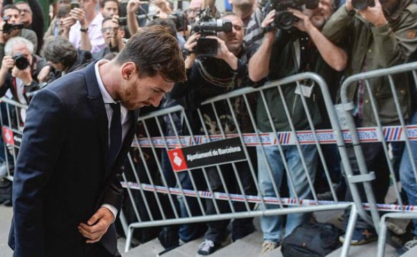 Messi llegó al juicio en Barcelona entre insultos