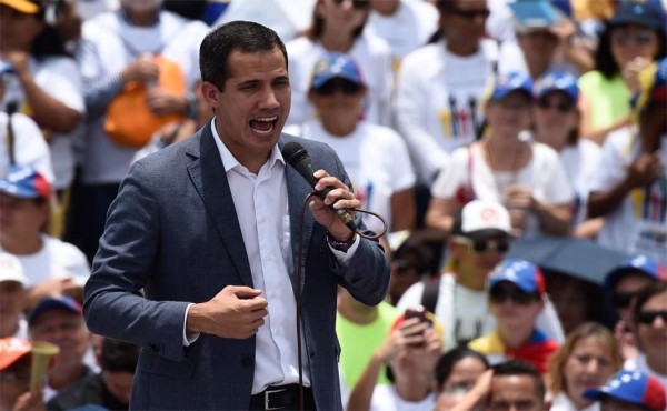 Guaidó advierte a militares que la espera por su apoyo no será 'eterna'
