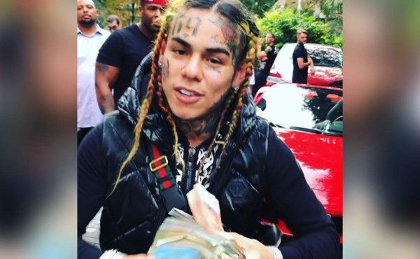 Tekashi 6ix9ine deberá esperar un año para su primera audiencia