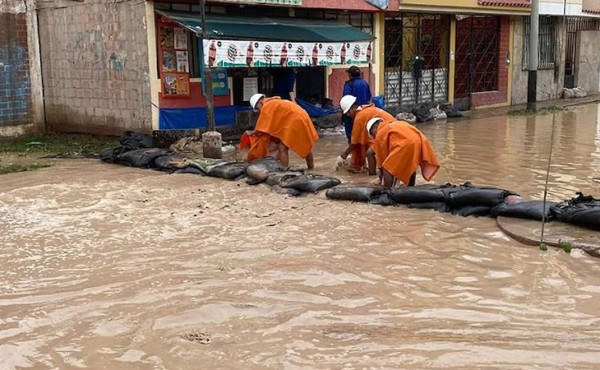 Intensas lluvias causan inundaciones en Perú
