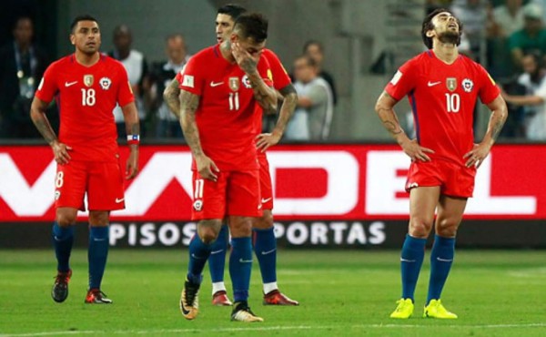 ¡Escándalo! Esposa de Claudio Bravo acusa de borrachos a algunos jugadores de Chile