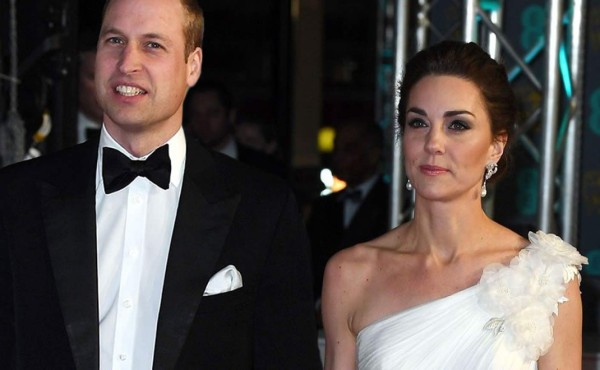 Príncipe William fue infiel a Kate Middleton con una amiga, según tabloides británicos