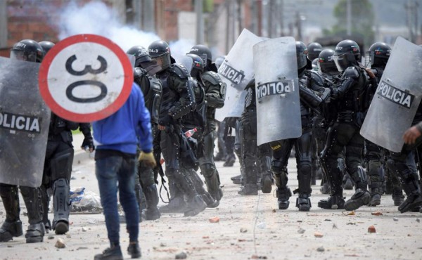 Un mes de sangrientas protestas en Colombia
