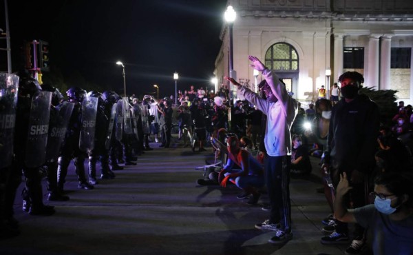 Dos muertos por disparos durante protestas antirracistas en EEUU
