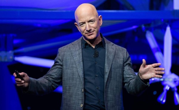 Bezos renuncia a la dirección ejecutiva de Amazon
