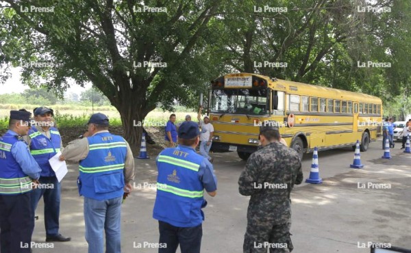 Inician revisiones a vehículos que harán excursiones en Semana Santa