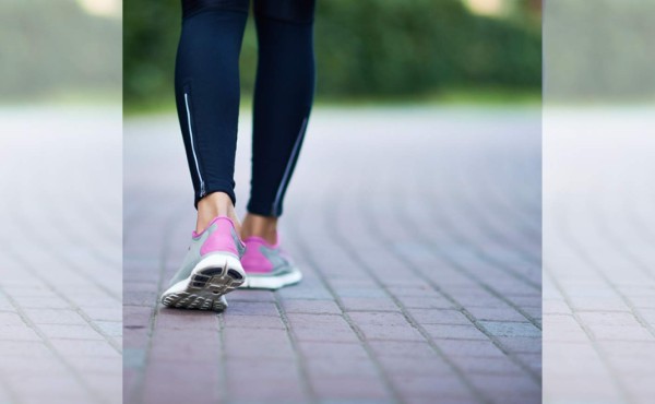 7 trucos para quemar más calorías caminando