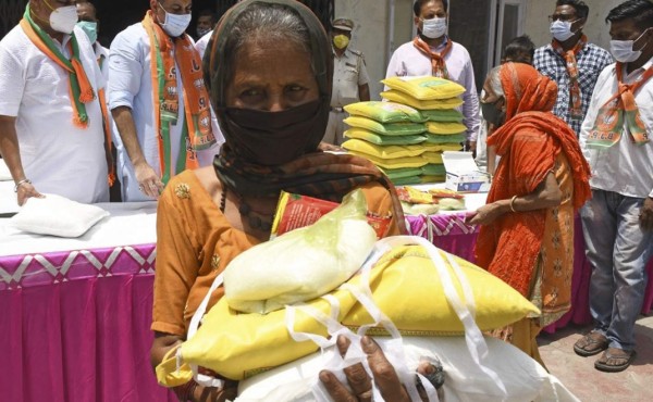 La pandemia sume a millones de indios en la crisis alimentaria