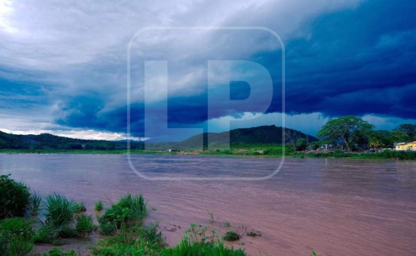 El Ulúa se filtra por algunos tramos sin bordos de El Progreso