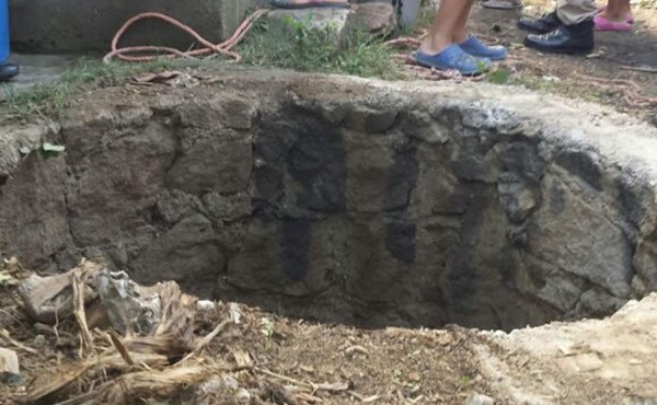 Jovencita cae en letrina de 15 metros de profundidad en Comayagüela