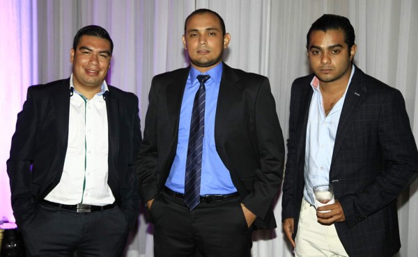 Joel Heyer y Vivian Zúniga se prometen amor en el altar