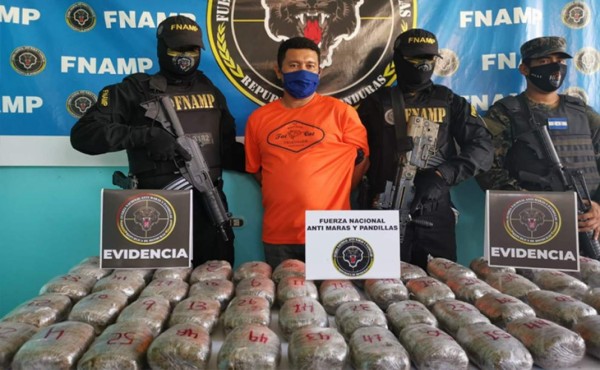 Hallan en cisterna 52 paquetes de supuesta droga de la Pandilla 18