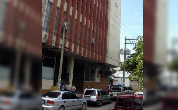 Otro exdirector del IHSS llega a la Fiscalía a declarar