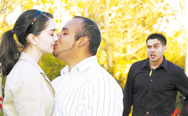 Ella tiene otro, pero así la ama