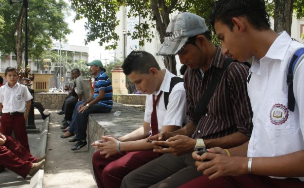 Sampedranos contentos por el Internet gratis en el parque