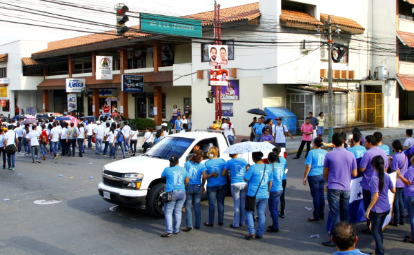 Caos en marcha de colegios por ausencia de Tránsito