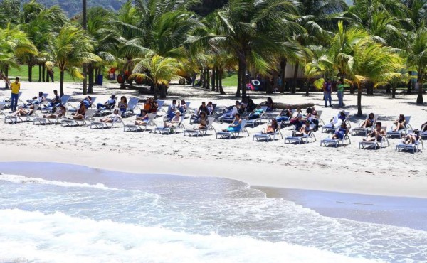Playas de Tela esperan a 1.5 millones de veraneantes
