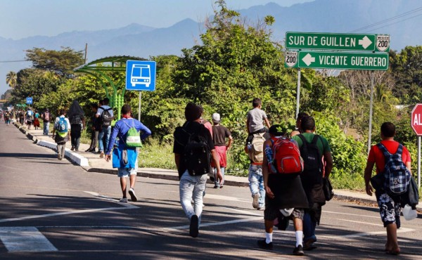 Migrantes hondureños ingresan a México con EEUU en la mira