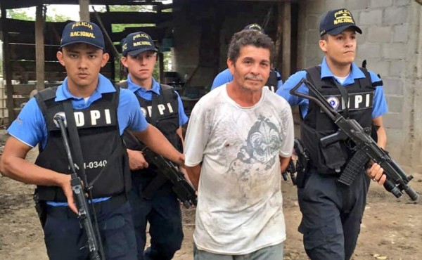 Capturan a hombre en posesión armamento de grueso calibre