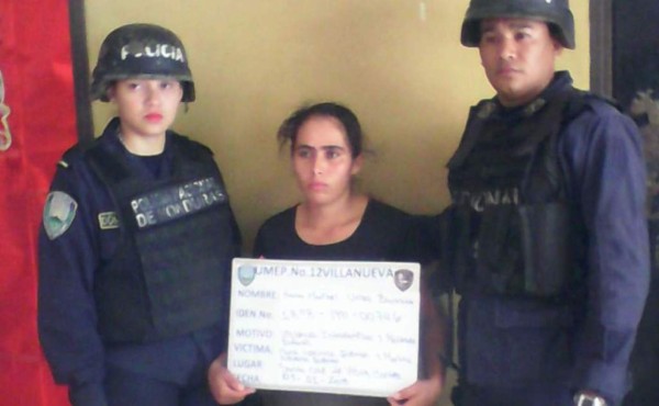 Mujer que ató a su hija de 10 años con cadenas pide perdón