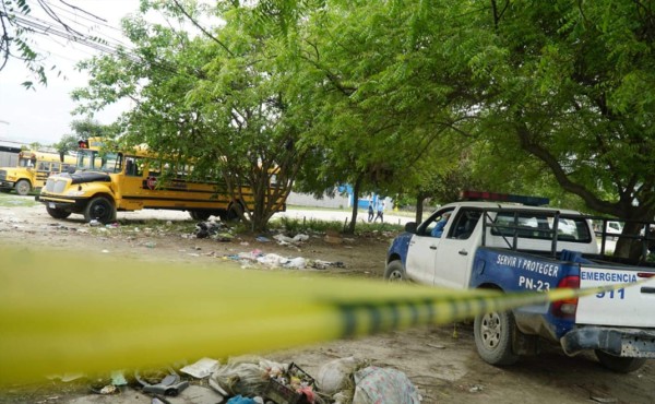 Hallan un cadáver embolsado en carretera vieja a La Lima