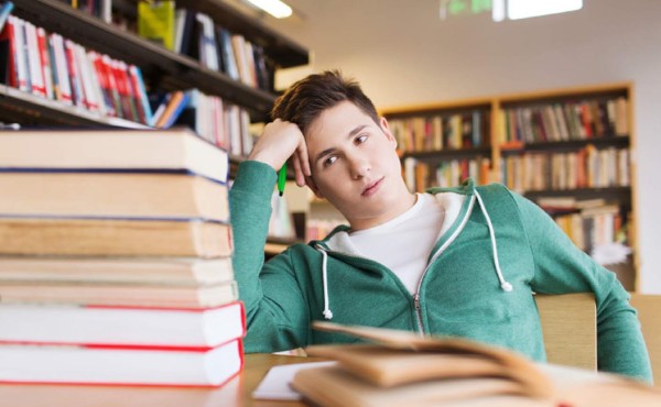 Le da pena hablarle a la chica que le gusta