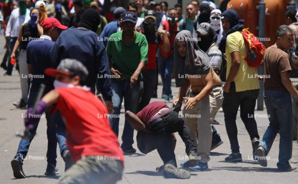 Colegio de Periodistas condena 'ataques' contra comunicadores en protestas