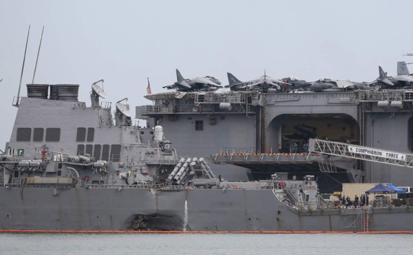 Hallados restos humanos en el buque de EUA que chocó en Singapur