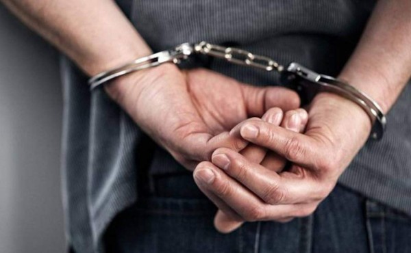 Arrestan a presunto distribuidor de droga en salida a Olancho