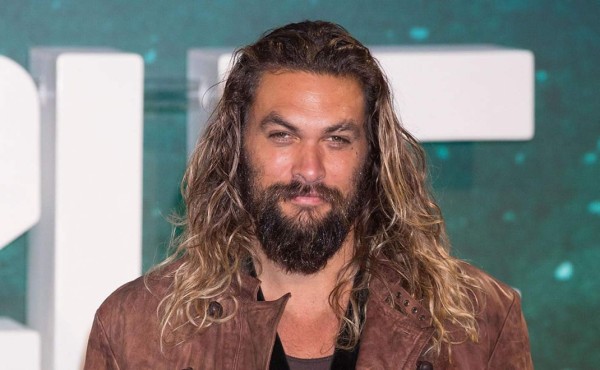 Jason Momoa criticado por presuntamente manosear a su hija