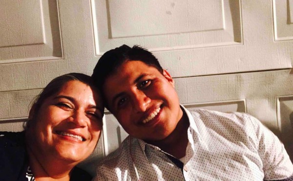 Vendedor ambulante es sorprendido con donación de $1,000