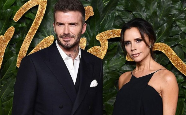 David Beckham posa maquillado para portada de revista