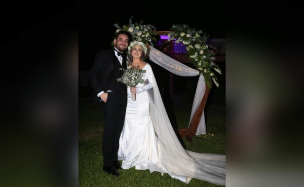 Noche de fiesta y alegría para los recién casados Erik Vega y Melissa Zablah