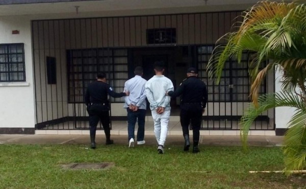 Colombianos intentan sobornar con $13 a policías y los detienen