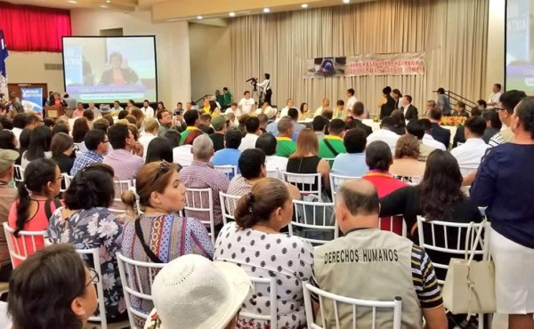 Médicos y docentes instalan un diálogo ciudadano alternativo en Tegucigalpa