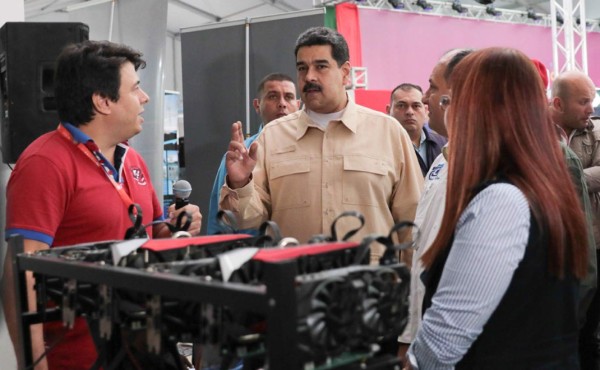 ¿Qué se sabe del 'Petro', la moneda virtual anunciada por Maduro?