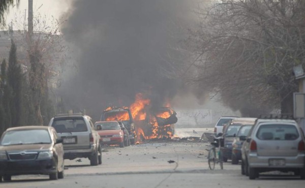 Cinco mujeres y una niña mueren en una explosión de un autobús en Afganistán